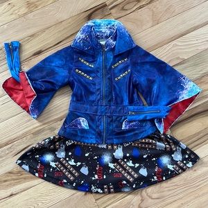 Girls Evie costume. Disney Descendants.